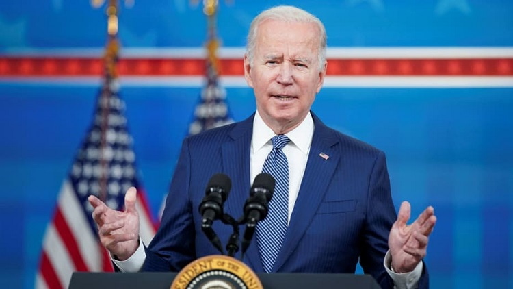 Biden Says He Doesn't Want Lockdowns and Won't Expand Vaccine Mandates to Fight Covid This Winter